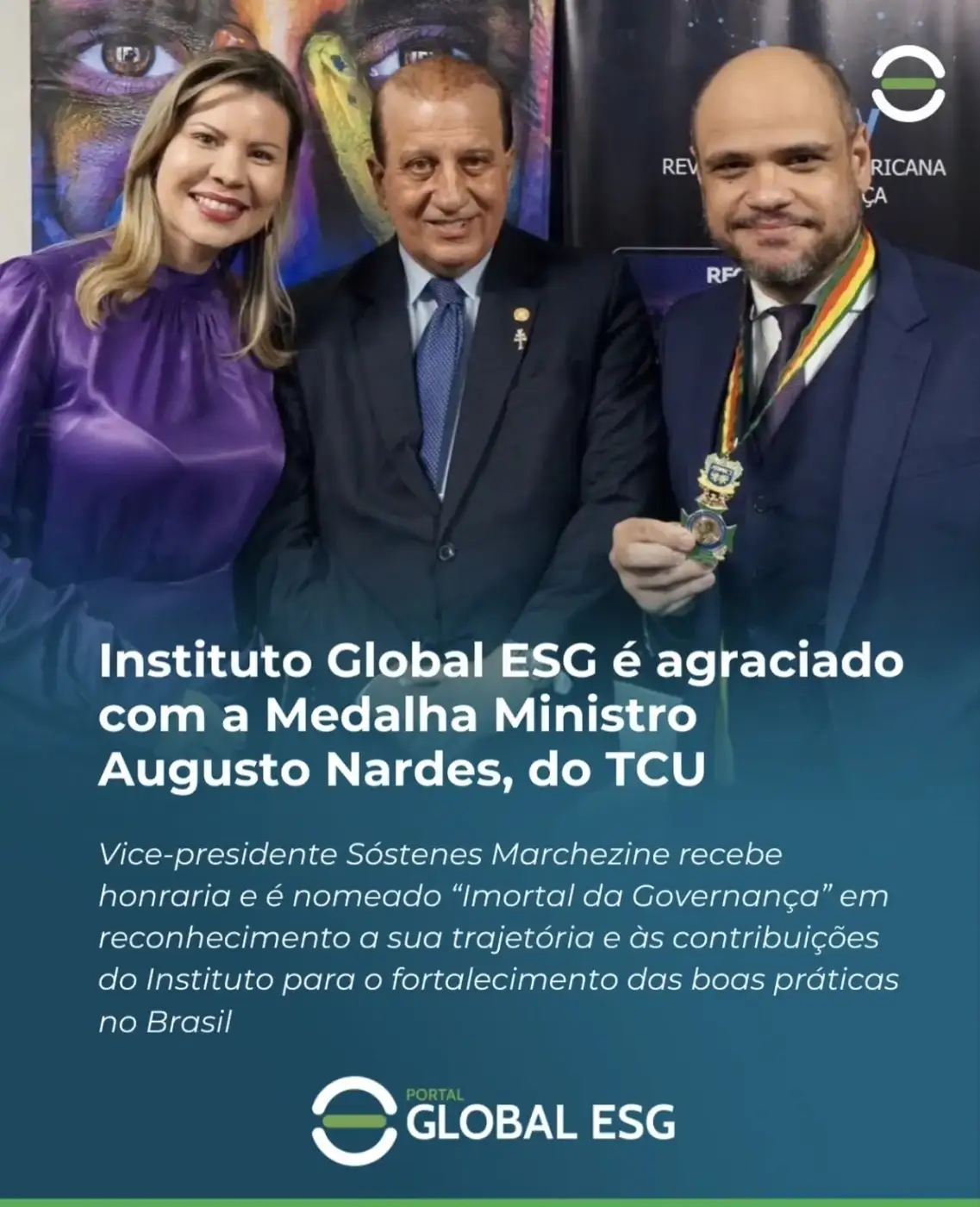 Card institucional sobre a Medalha Ministro Augusto Nardes recebida pelo Vice-Presidente Sóstenes Marchezine