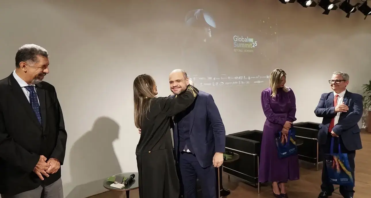 Momento de imposição da Comenda Ministro João Augusto Ribeiro Nardes em Sóstenes Marchezine