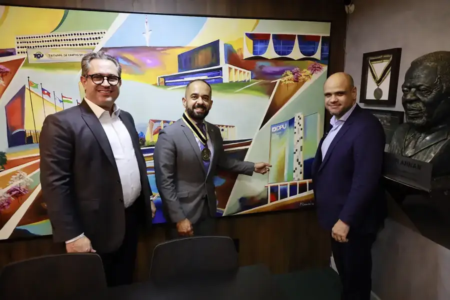 Alexandre Arnone, Leonardo Magalhães e Sóstenes Marchezine no Salão Nobre Kofi Annan
