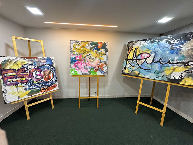 Obras de diferentes linguagens reunidas na exposição